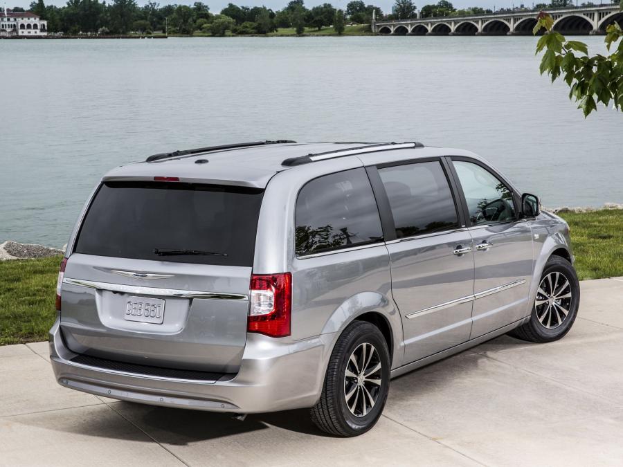  Chrysler Town & Country 30th Anniversary 2013 года  (фото 7 из 11)